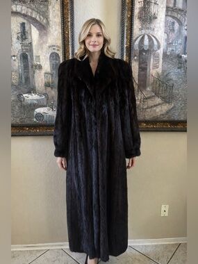 Luxury Autumn Haze Rare EMBA Natural Brown Mink Fur Coat. Length 49” Size 12